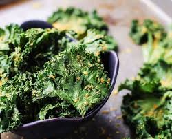 La Meilleure Recette De Chips De Kale Super Facile Recipe Kale Chip Recipes Ketogenic Snacks Kale Chips