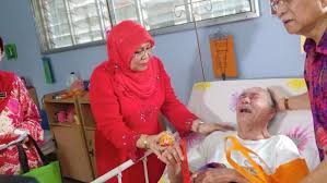 Fatimah also said the state government would rebuild rumah seri kenangan in sibu. Dato Sri Rohani Lawat Serta Hulur Bantuan Di Rumah Sri Kenangan Selebriti Online