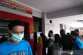 Masuk pada hari itu, selain itu juga lemah nya pengawasaan terhadap. Samsat Purwokerto Tidak Terapkan Protokol Kesehatan Antara Jateng