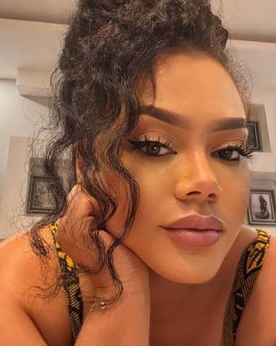 🟢🔴🟡 L'actrice ghanéenne Nadia Buari , 42 ans mais toujours RAVISSANTE on dirait qu'elle a 25 ans . On Yamo ? #pubdesstars