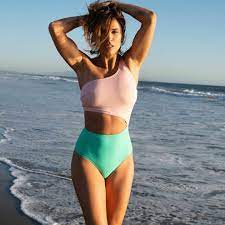 Elisabetta canalis si è accaparrata una nuova valanga di like per il suo ultimo scatto dove appare elisabetta canalis sa bene come lasciare tutti di stucco. Elisabetta Canalis Net Worth Bio Age Height Wiki Dating Husband Family Celebnetworth Net