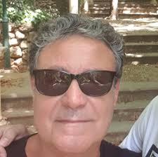 Se disparó un tiro al aire, la bala rebotó y alcanzó a mi hermano en plena  frente', relata el monarca emérito