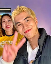 Hi Peaches! 🍑 Taekwang was back at the studio today! I will take a much  needed 7-days-long holiday to refill my batteries! 🙏 Taekwang and Suho  will be back in the next