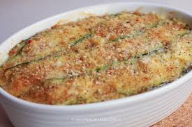 Lo sformato di zucchine al forno con mozzarella e pomodorini è una ricetta super facile, dietetica e anche estiva. Sformato Di Zucchine Al Forno Ricetta Semplice E Leggera