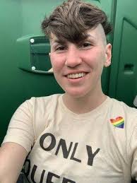 Tim Woolston, Beauty Professional, 146 N Rosenberger Ave, Evansville, IN  47712, US