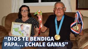 Este es el mensaje de los papás de Kevin Cordón para el atleta nacional de  bádminton