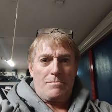 Older men? Do I even look pretty? I don't get any likes...💔