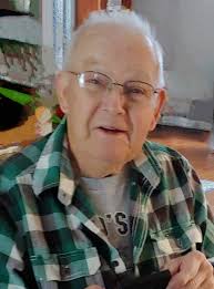 Elliott Ellsworth's Instagram, Twitter & Facebook