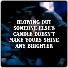 People Building Themselves Up By Putting Others Down And Don T Even Realize They Are Doing It Wise Quotes Jealousy Quotes Quotes To Live By