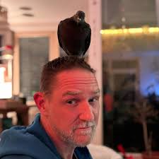 ☺️ Wolltet ihr wegen eures Tieres schon mal im Erdboden versinken? 🐱 Hat  eure Katze schon mal den Schinken auf dem Esstisch angefressen