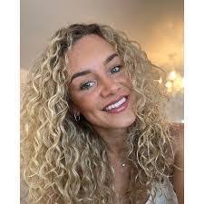 Jill Wainwright's Instagram, Twitter & Facebook