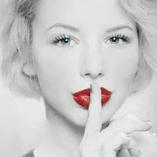 Angela Comitini's Instagram, Twitter & Facebook