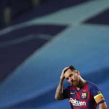 Cette saison est la première où lionel messi assume les fonctions de capitaine du fc barcelone après le la fortune nette de messi est estimée entre 200 et 230 millions de livres sterling, et se situe. Lionel Messi Fc Barcelona Abgang Lost Eklat Aus Fans Sturmen Vereinsgelande Fc Bayern