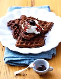 Schokoladen Waffeln Mit Amarenakirschen Rezept Rezept Lecker Leckere Desserts Amarenakirschen
