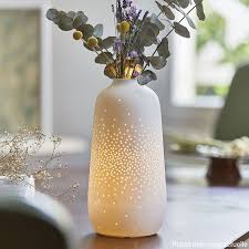 Vase Et Lampe En Ceramique Blanc Nature Decouvertes Lampe En Ceramique Vase Ceramiques Blanches