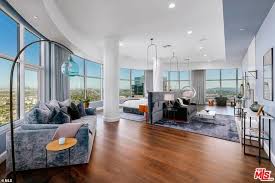 Among a wide range of guest services are: Matthew Perry Schragstriche Preis Der Seine Batman Inspirierte Haus Im Himmel La Penthouse Wohnung Aktuelle Boulevard Nachrichten Und Fotogalerien Zu Stars Sternchen