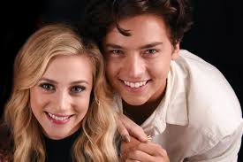 Maybe you would like to learn more about one of these? Riverdale Stars Cole Sprouse Und Lili Reinhart Sind Ein Liebespaar Gala De