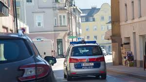 Stadtteil der österreichischen stadtgemeinde kufstein. Waffen Bei Schlagerei In Kufstein Im Spiel Tirol Orf At