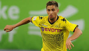 Der war mal in der jugend gut und in seinen ersten jahre beim bvb aber seitdem hat er nie wieder sein potenzial. Burladingen Bundesliga Profi Mit Lokalen Wurzeln Killertal Burladingen Schwarzwalder Bote
