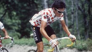 Lucho herrera, en el tour de francia de 1984, dio un golpe autoridad en la mítica montaña para dejar en el camino a laurent fignon, bernard hinault y robert millar y llevarse el triunfo. Capovelo Com Luis Herrera