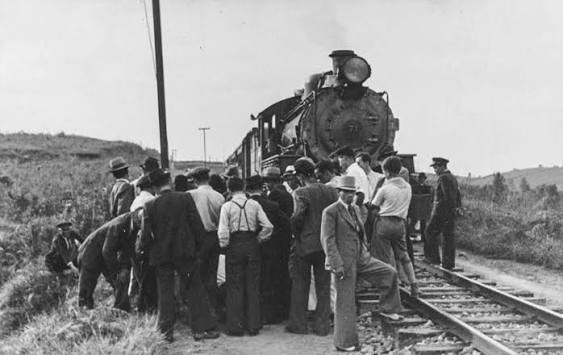 VIAJE A POPAYÁN EN FERROCARRIL. AÑOS 30'S. Mi hobby, coleccionar  fotografías antiguas, las cuales restauro digitalmente. Registro 71671493  Martin Horst: conducir a Popayán, 1934/1937 Descripción: Toma de paisaje  hacia Popayán.