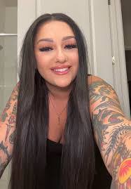 Roxanne Rivers's Instagram, Twitter & Facebook