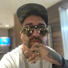 Beau Carter (@bespoke.blonde) • Instagram photos and videos