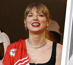 Taylor's boyfriend giving a shout out to Zach Collaros and the Big Red !