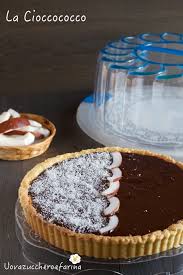 In una ciotola mettete il cioccolato che avrete tagliato in pezzetti non troppo grossi. Cioccococco Crostata Cioccolato E Cocco Uovazuccheroefarina