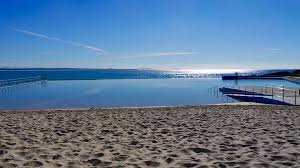 Featured amenities include luggage storage and laundry facilities. Forster Tuncurry Wallis Lake Klippen Weite Strande Forster Keys Ein Riesiger See Passenger On Earth