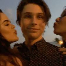 Lachlan Cox (@Lachurs)