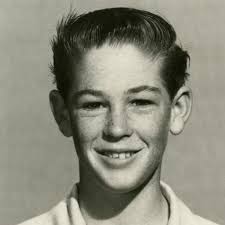 Who is the future rock star born in the 1940s and what was the name of his  first band?