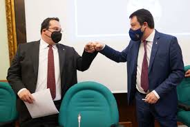 A invocare l'addio del leghista del governo è il movimento 5 stelle che interviene così sulla polemica che ha travolto l'esponente dell. Salvini No Alle Dimissioni Di Durigon Bravissimo Sottosegretario E Il Papa Di Quota 100 Dire It