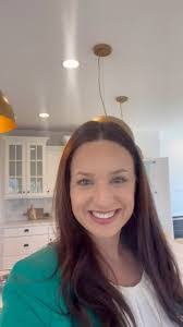 Kara Buckner's Instagram, Twitter & Facebook