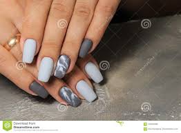 Piekny Szary Blyszczacy Manicure Obraz Stock Obraz Zlozonej Z