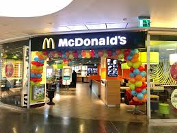 Kulüp, 3 şubat 1938'de västra frölunda if'de bir buz hokeyi bölümü olarak kuruldu ve 29 mart 1984'te bağımsız oldu. Mcdonald S Frolunda Torg Restaurant Vastra Frolunda Vastra Gotalands Lan Sweden 30 Photos Facebook