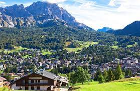 The link to the central station is made trough cortina express shuttle. Cortina D Ampezzo Traumurlaub Inmitten Der Dolomiten