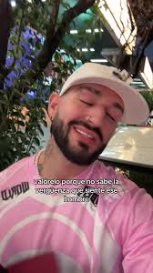 Desconsolado novio consiente a su novia puertorriqueña