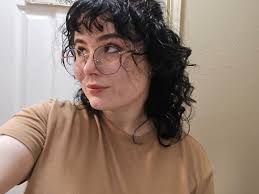 Happy FiF. Was just feeling my curls. Autistic + Phlebotomist/Radiogropher.