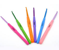 There was such a good response to the knitting needle size conversion chart that it seemed like a crochet chart was in order too! Set Of 6 Aluminum Crochet Hooks Sizes 2 5mm 3mm 3 5mm 4mm Etsy Aluminium Crochet Hooks Plastic Crochet Hook Crochet Hooks