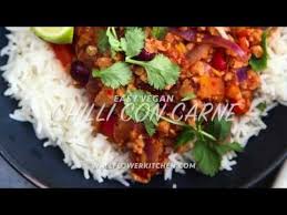 Meanwhile, dice the tomato and avocado. Easy Vegan Chilli Sin Carne Recipe High Protein Vegetarian Recipes Vegetarian Recipes Vegetarian Recipes Dinner