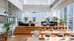 Wework purchases real estate space—sometimes just a floor or two in an office building—and transforms it into smaller offices. Wework Losungen Fur Buroraume Und Arbeitsbereiche