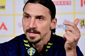 Zlatan Ibrahimovic: "Si j'avais joué à l'époque de Pelé, j'aurais marqué  3000 buts. Il n'y avait pas de règles strictes. Pas de hors-jeu. Pas de  VAR. Je crois qu'avec aucune affaire de