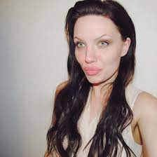 عمليات تجميل ما بعد الأمومة (the mommy makeover). Ø¨Ø§Ù„ØµÙˆØ± ÙƒÙŠÙ Ø£ØµØ¨Ø­Øª Ø§Ù†Ø¬Ù„ÙŠÙ†Ø§ Ø¬ÙˆÙ„ÙŠ Ù‡ÙƒØ°Ø§ ÙˆÙ…Ø§ Ù‚ØµØ© ÙØ´Ù„ Ø§Ù„ØªØ¬Ù…ÙŠÙ„ Laha Magazine