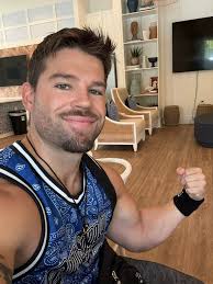 📆 Midweek Momentum Every Wednesday + Friday, I go live with my coaching  group to: ✓ Share wins ✓ Strategize goals ✓ Lock in the fat-loss and  muscle-building game plan This isn't