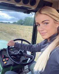 Hi #landwirtschaft #landwirte #landwirt #landwirtin #harvest #harvesttime  #harvesting #harvester #dreschen #farm #farming #farmlife #country  #countrylife #farmgirl #farmer #farmers #harvesty #harvesting #tractor  #tractorlife