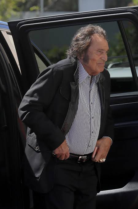 Engelbert Humperdinck Steps Out After Turning 90 Looking Ageless