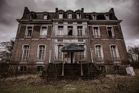 Translation of château abandonné in english. Chateau Cinderella Brosofdecay