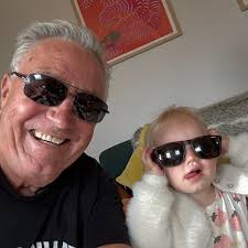 What are some good mid-tier or budget restaurants to try in New Orleans  that are authentic and not tourist traps?