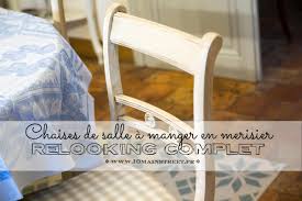 Pour l'assise, il faut commencer par démonter l'assise de la structure de la chaise. Relooking Des Chaises De Salle A Manger En Merisier Verni Orange